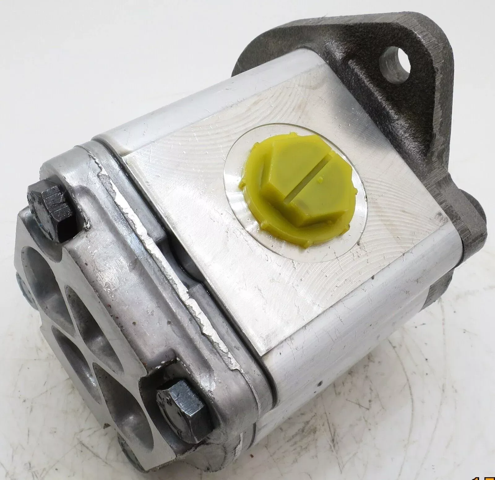 New Hydraulic Pump made to fit 773 Bobcat With 5/8" 9 Tooth Shaft