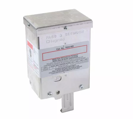Pass & Seymour 7833-MD 30 amp, 600 watts Three pole, Three Phase AC Manual Motor Controller