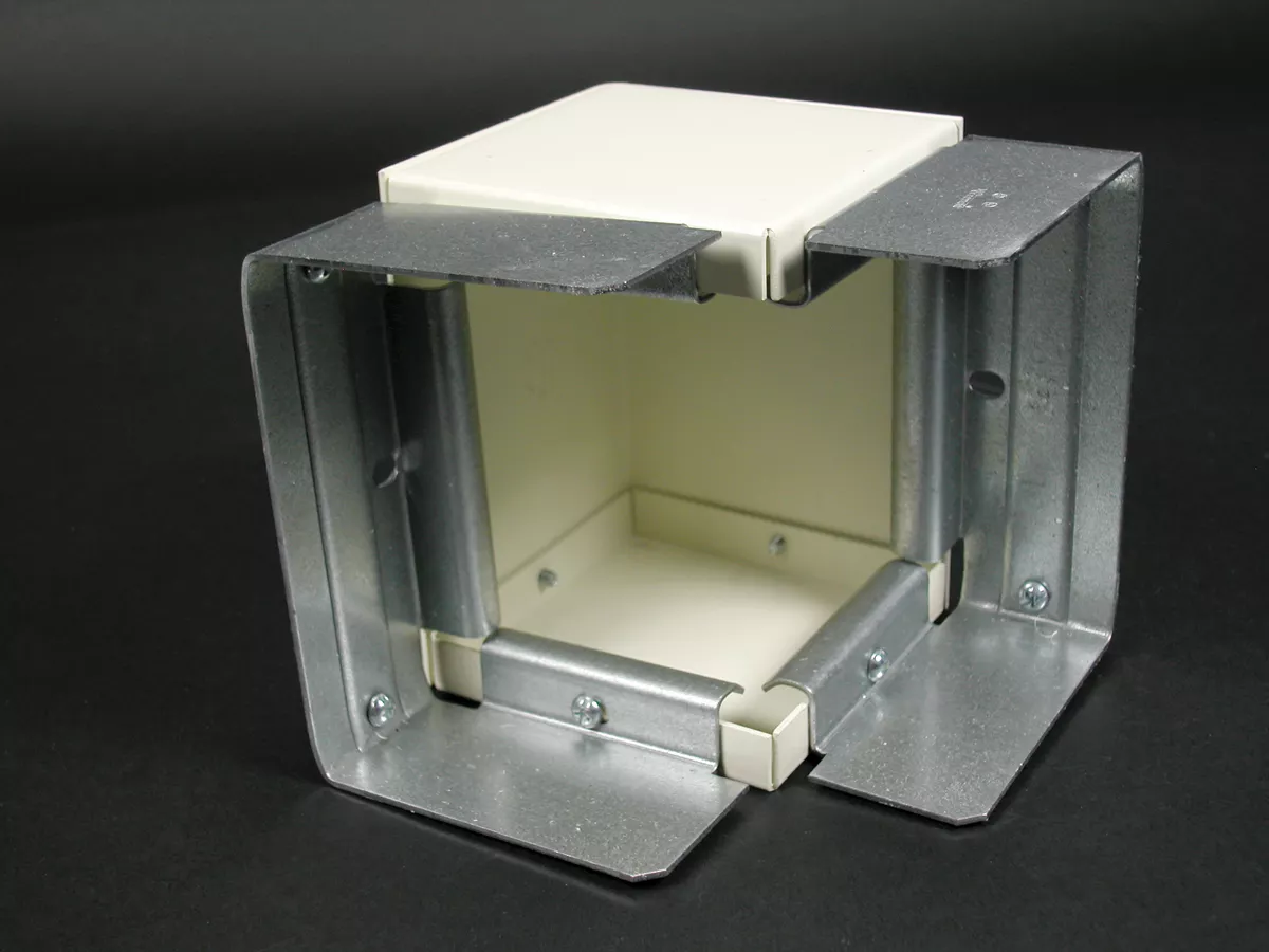 Wiremold V6017TX 3-1/2" Ivory Steel Combination Internal/External Elbow